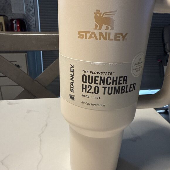 Stanley Hearth & Hand Magnolia 40 oz Tumbler - Limited Edition Best Beige New - Picture 3 of 8